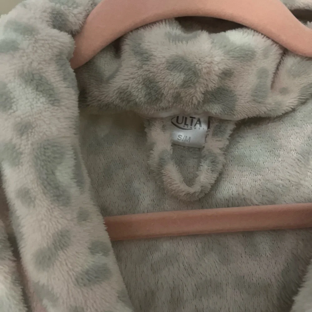 Gray Leopard Print Robe - Picture 3 of 4